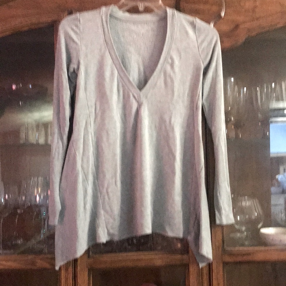 Beyong Yoga grey v neck long sleeve high low shirt